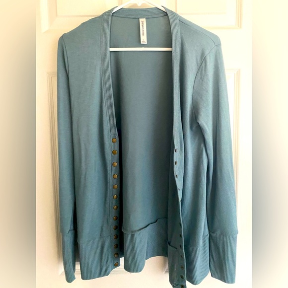 Large snap button cardigan- blue gray - Picture 2 of 5